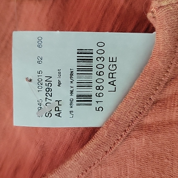 Long sleeved shirt Love on Tap from the Buckle NWT - Picture 3 of 4